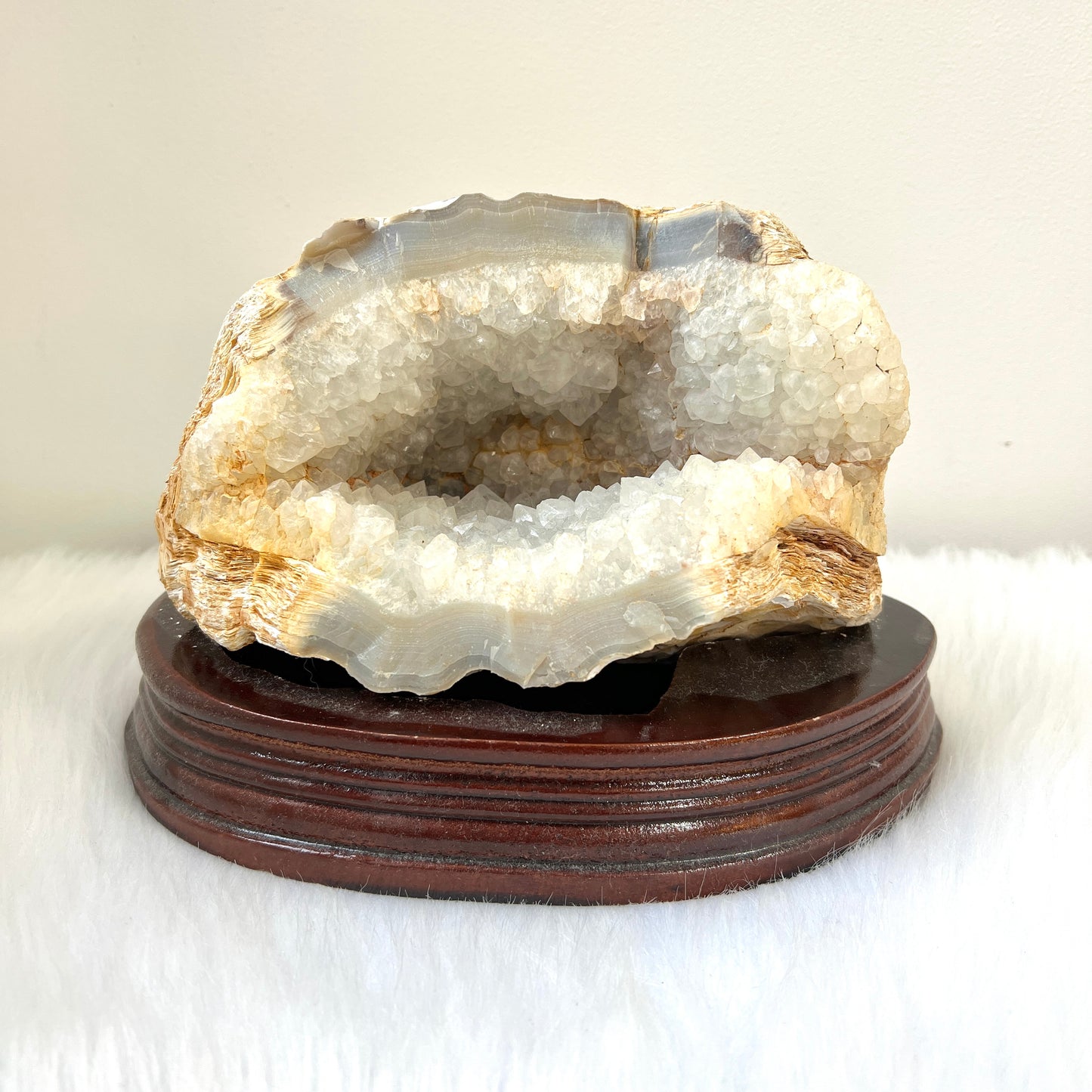 玛瑙白晶洞连订造底座
