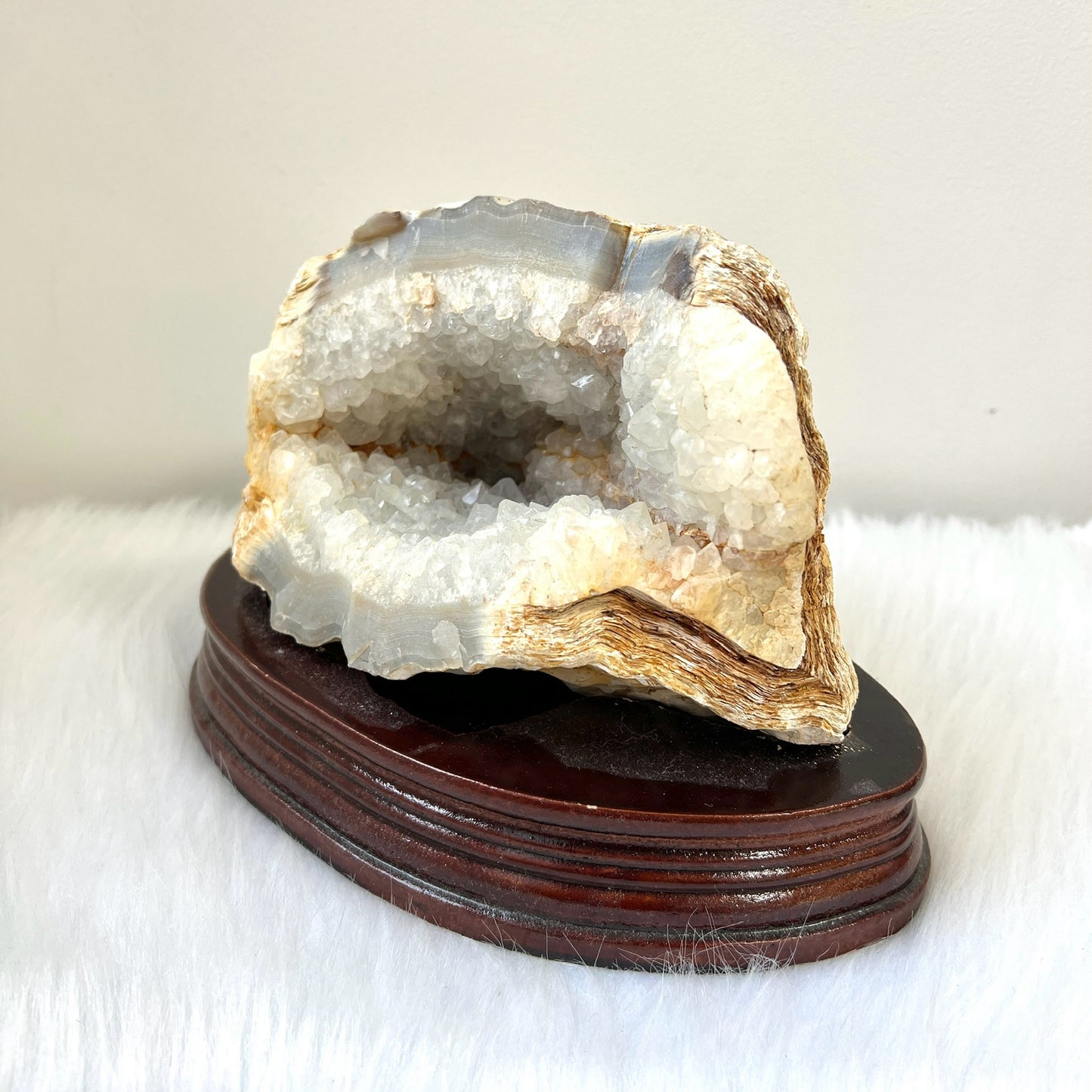 玛瑙白晶洞连订造底座